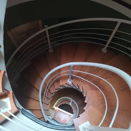 Amplio Y Centrico Piso Con Buenas Vistas En Apartamento Selaya