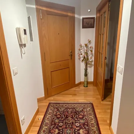 Amplio Y Centrico Piso Con Buenas Vistas En Apartamento Selaya